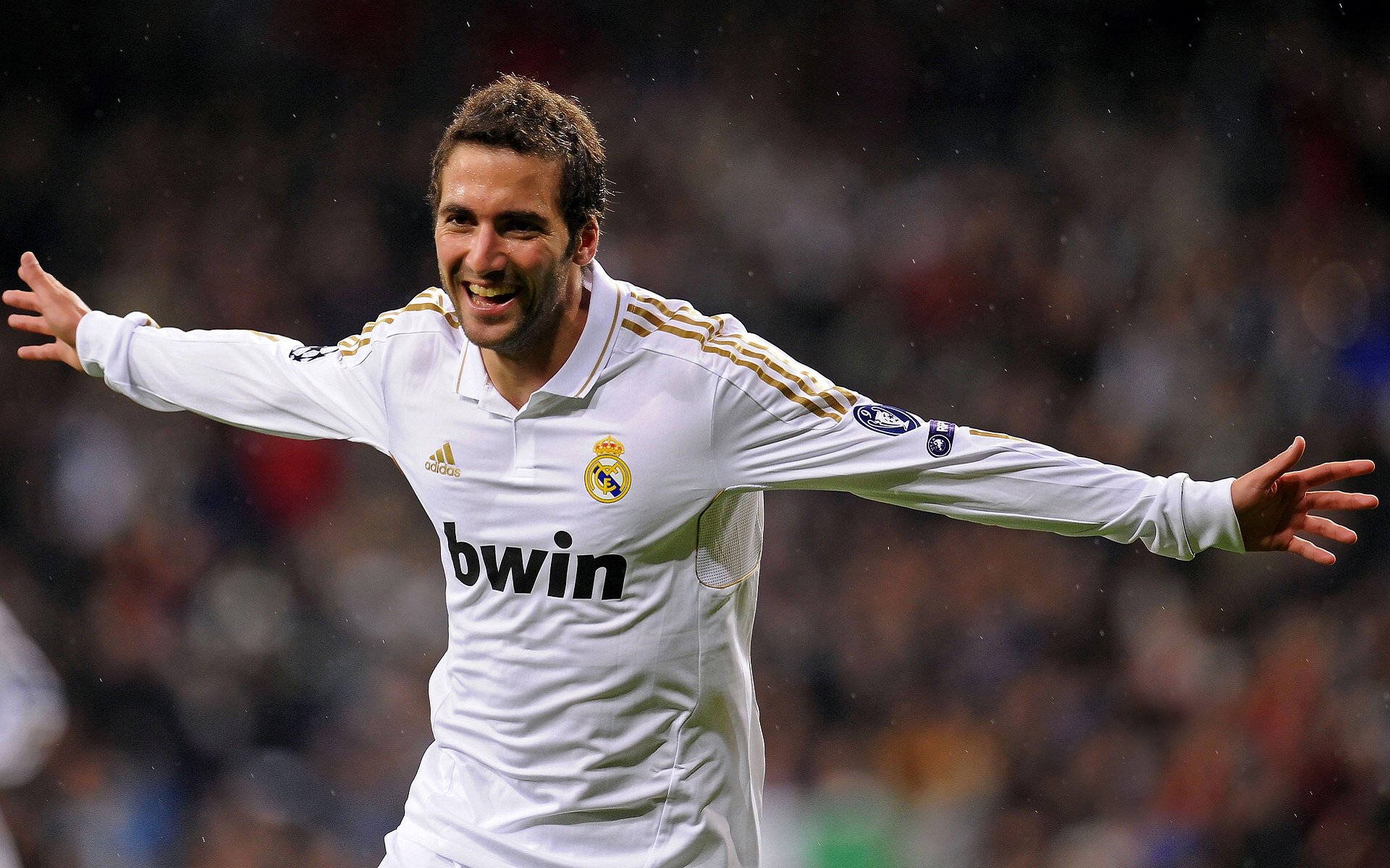 山东泰山客场对战浙江队